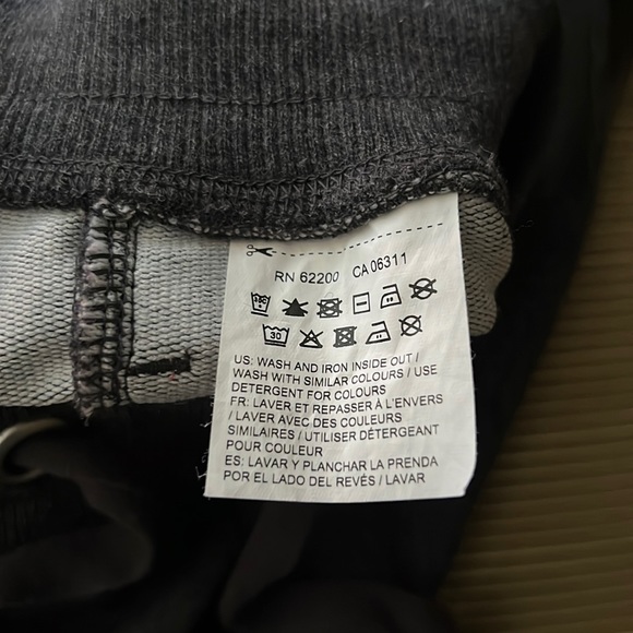 Puma sports cropped sweatpants. - Picture 8 of 9